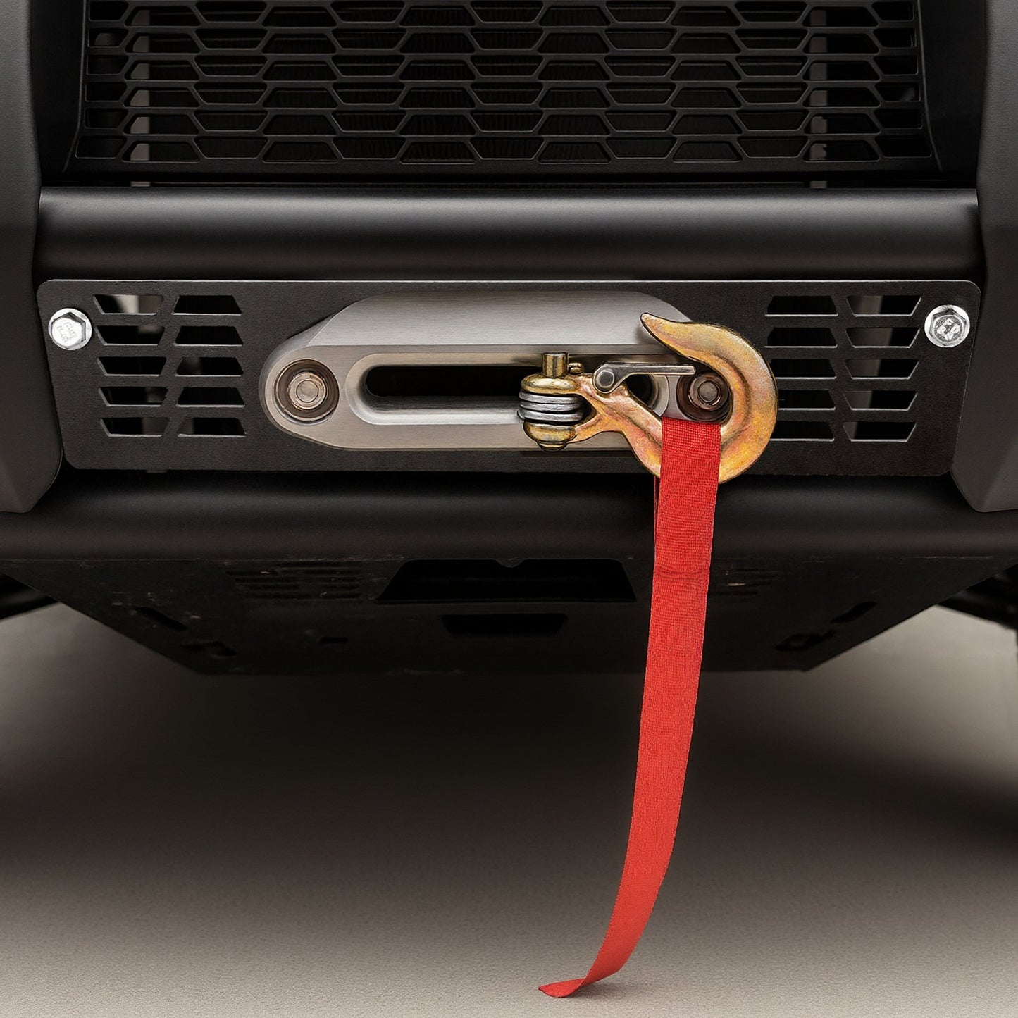 Seilwindenhalterung, Zugkraft 907–1633 kg, Anhängerkupplungs-Seilwindenhalterung für ausgewählte Polaris Ranger Modelle (2010–2021), 3-Loch-Befestigung, pulverbeschichteter Stahl, geeignet für Bergungsarbeiten auf unbefestigten Straßen