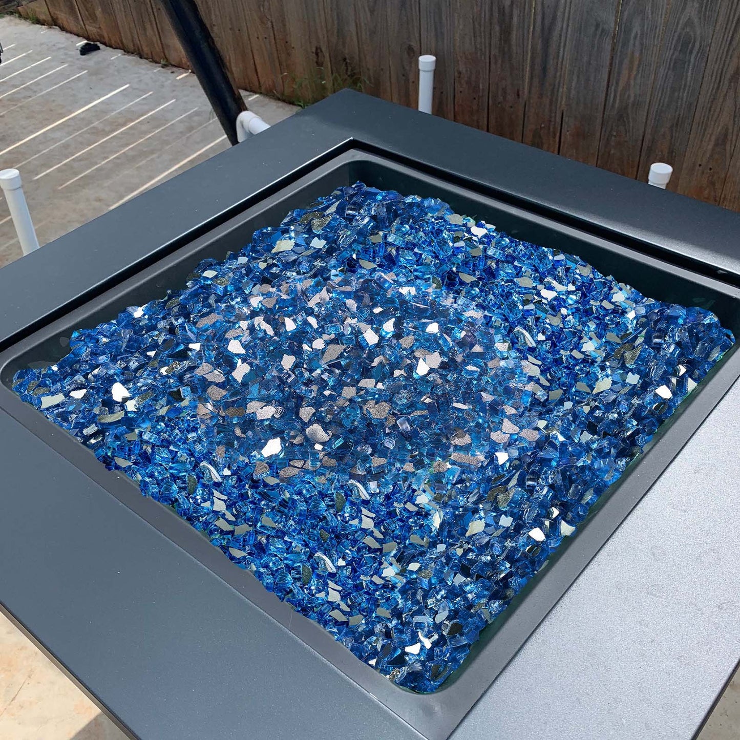 Fire Glass, 10LBS / 4.5KG High-Temperature Resistant Fireplace Rocks, 1/2-Inch / 12.7 mm Reflective & Smokeless Firepit Glass Rock, High Luster Stone Landscaping for Fire Pit Table, Pacific Blue