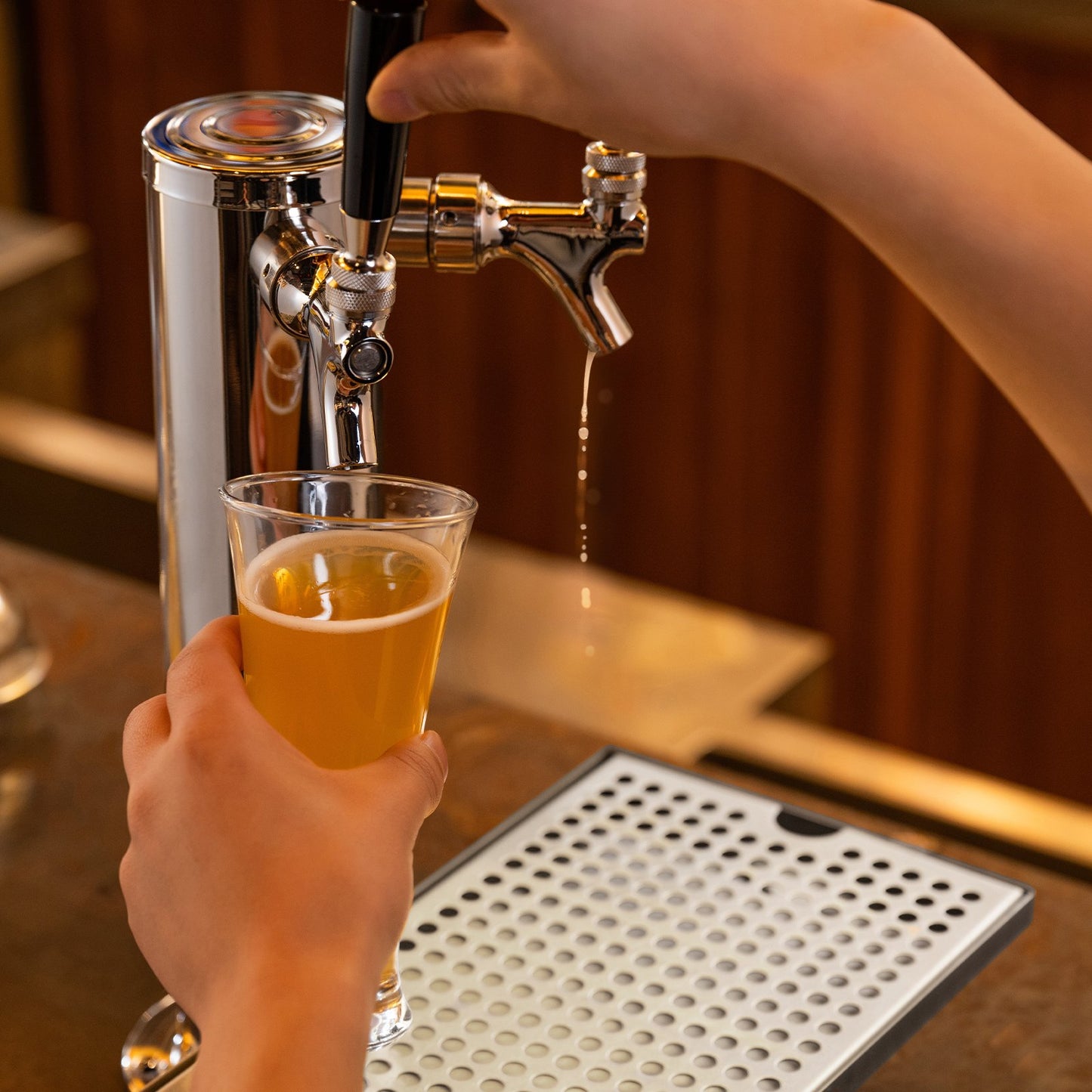 Kegerator Beer Drip Tray, 304 Stainless Steel Keg Drip Trays with 4 Non-Slip Rubber Pads and Detachable Cover, Heat / Cold Resistant Beer Tower Drip Pan for Bar Restaurant Coffee Shop Home