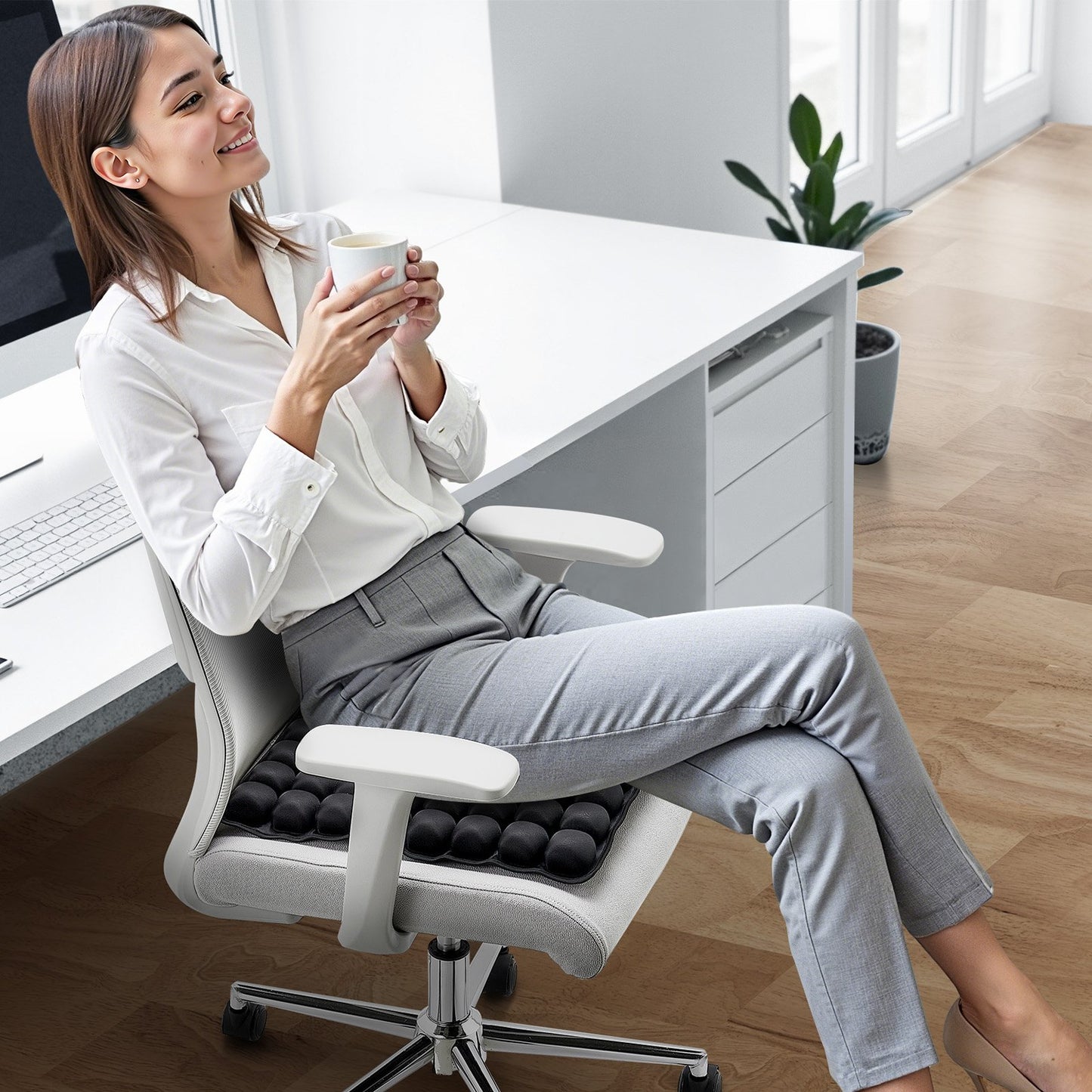 Aufblasbares Sitzkissen, 3D-Luftzellen-Sitzkissen zur Druckentlastung, Rollstuhlsitzauflage aus Lycra und TPU mit Handpumpe, leicht und tragbar für Reisen, Büro, Auto und Flugzeug