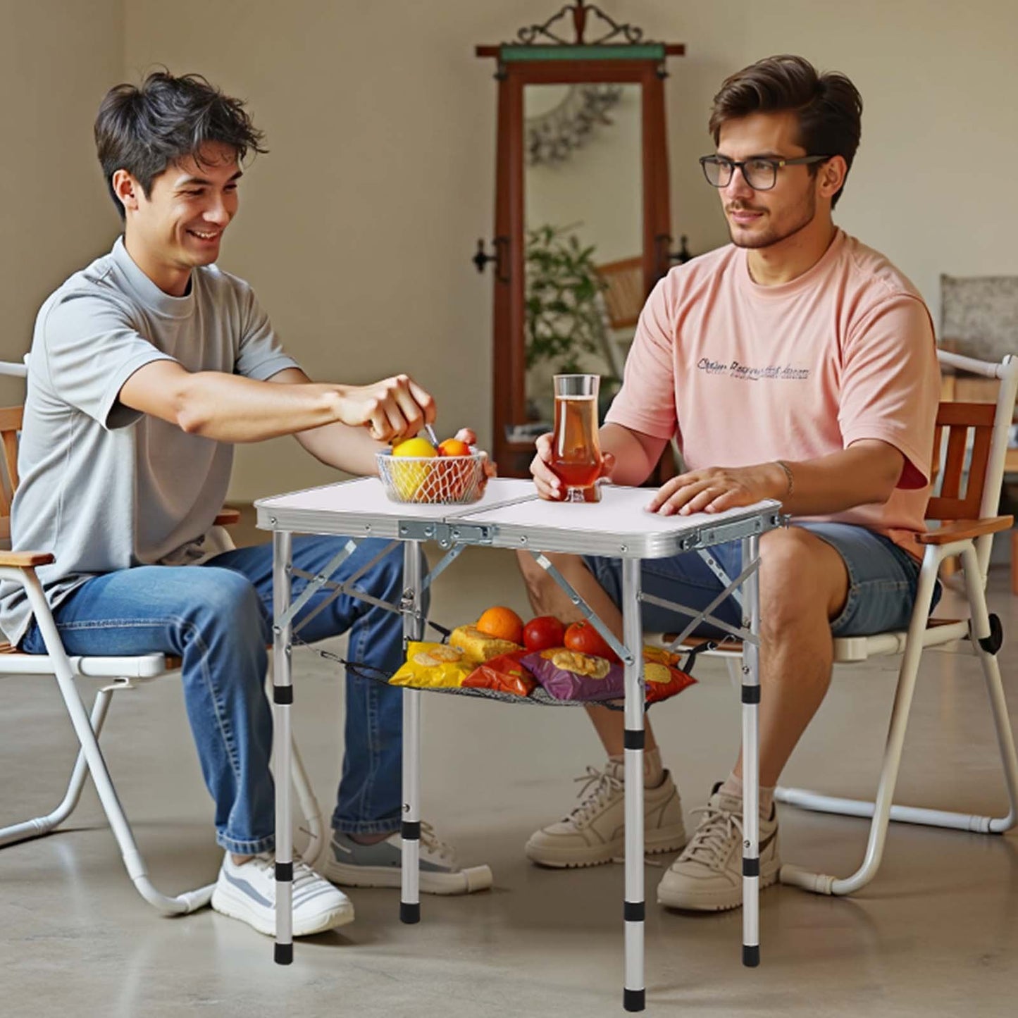 Klappbarer Campingtisch, höhenverstellbarer Beistelltisch aus Aluminium und MDF mit Netzgewebe, Tragegriff, leicht und kompakt, ideal für Picknick, Grillen und Kochen im Freien, 61 x 41 cm, Silber