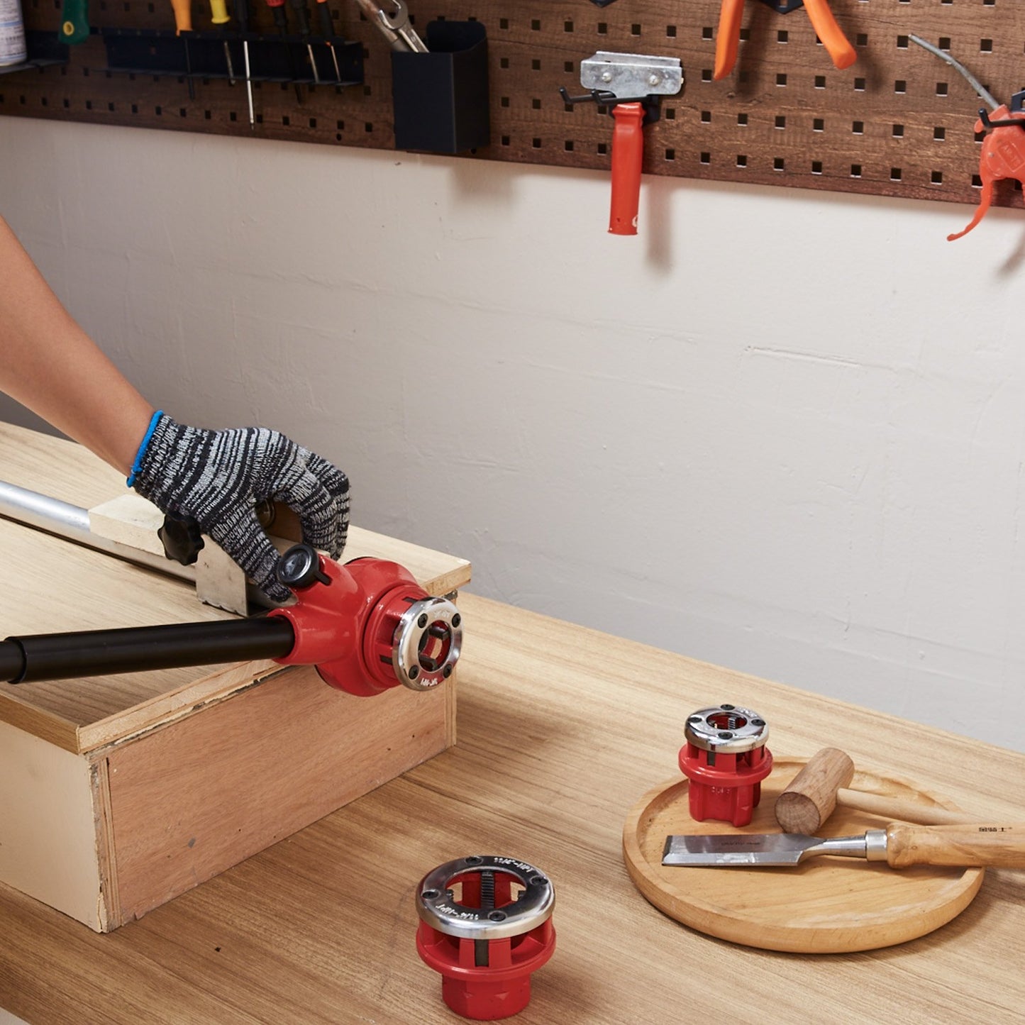 Ratschen-Rohrgewindeschneidset, 6,4 mm NPT – 32 mm NPT, manueller Ratschen-Rohrgewindeschneidschneider, tragbares Rohrgewindeschneidwerkzeug-Set mit 6 NPT-Schneidbacken, Aufbewahrungskoffer für verzinkte Aluminium-, Eisen- und Kupferrohre