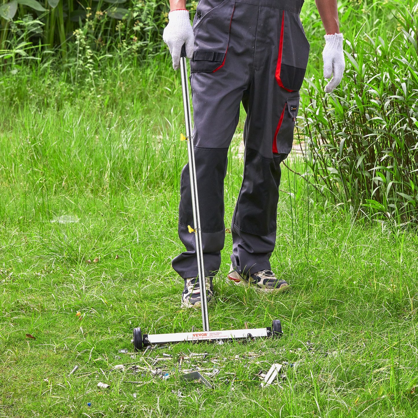 Magnetic Sweeper with Wheels, 43 cm, 4.5 kg Load Capacity, Lightweight Magnetic Pickup Sweeper with Adjustable Handle, Pick Up Nails and Screws, Easy Cleanup for Garages, Roofing Projects
