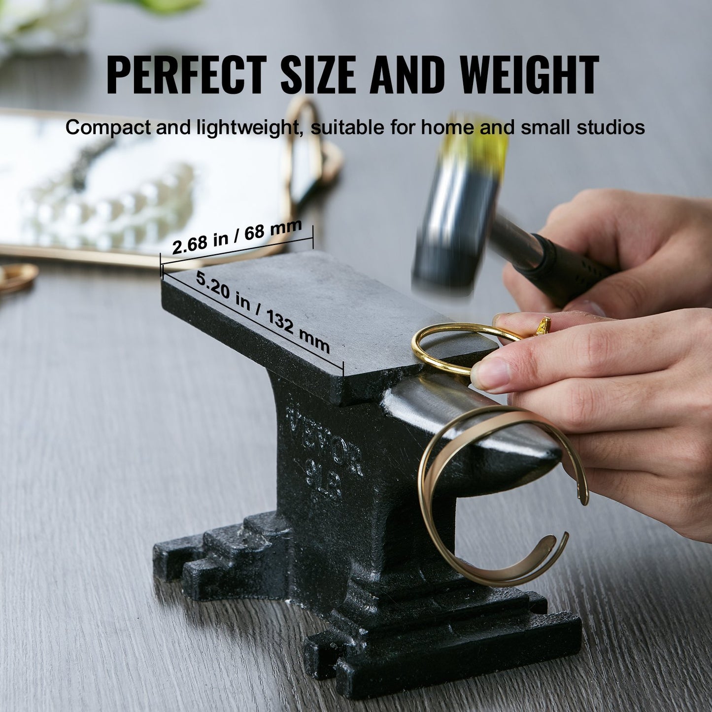 Single Horn Anvil, 4 kg Cast Steel Anvil, High Hardness Rugged Round Horn Anvil Blacksmith, Compact Design and Stable Base, Forge Tools and Equipment, Metalsmith Tool for Bending and Shaping